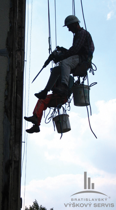 Výškové práce - búracie práce Výškové práce - búracie práce