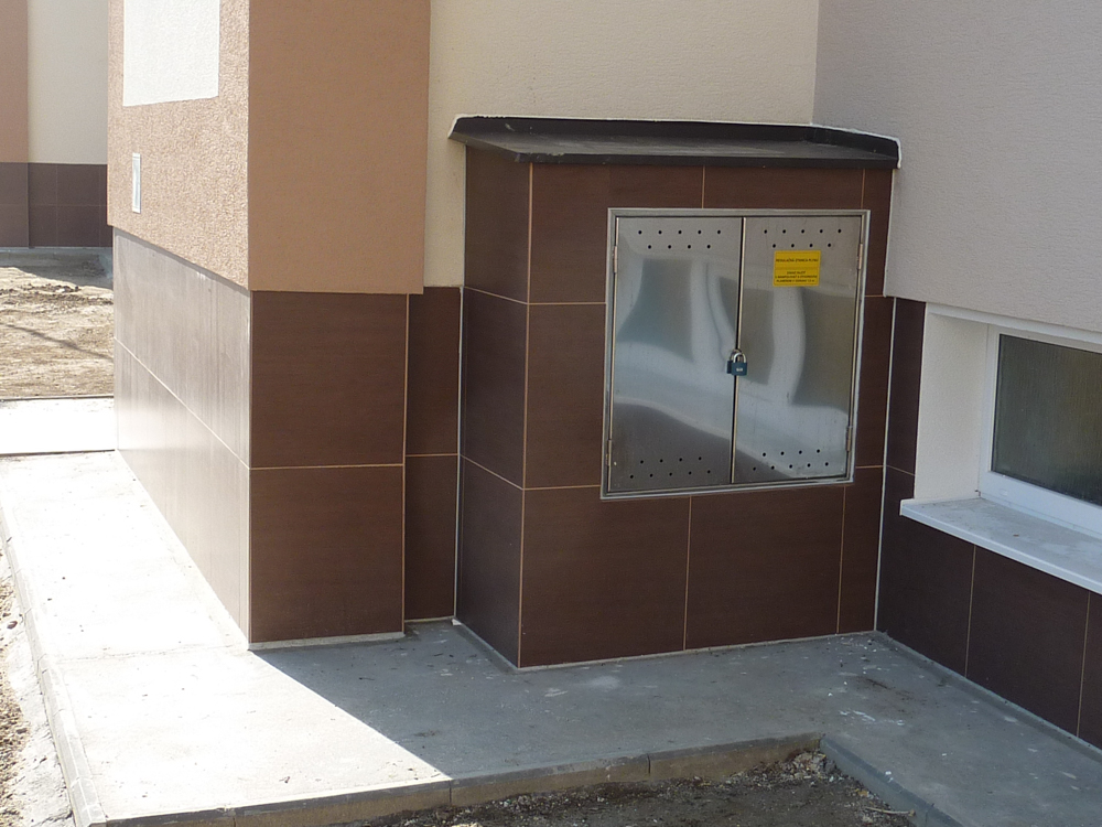 Detaily exteriér - nerezové dvierka Detaily exteriér - nerezové dvierka