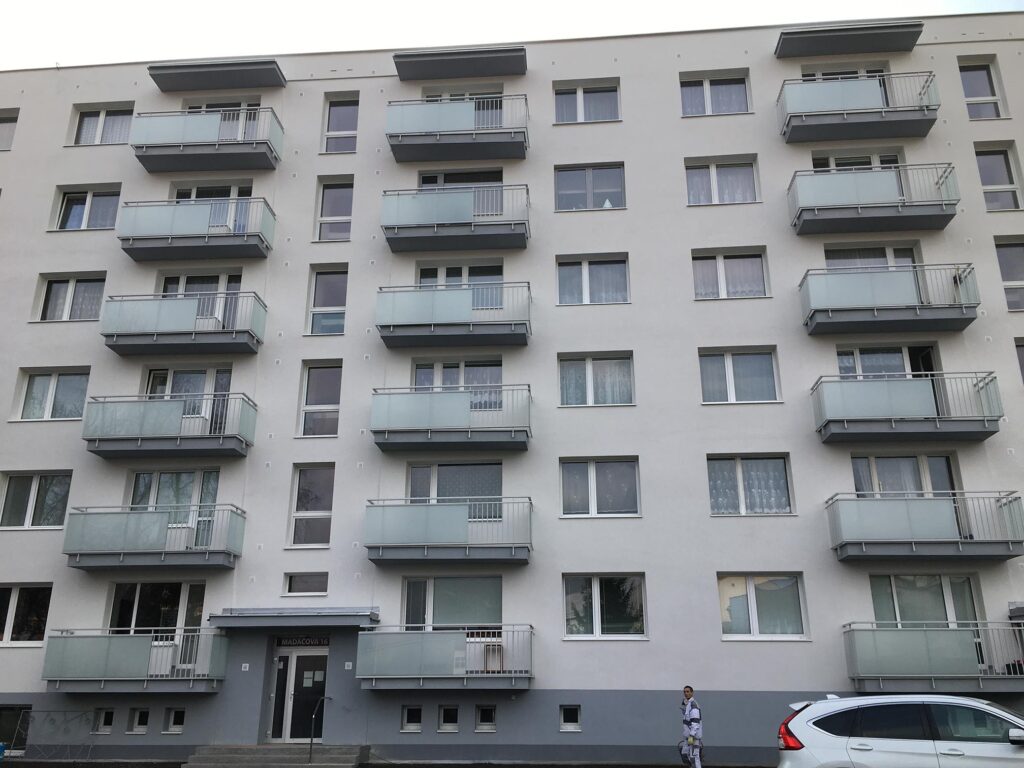 Obnova bytového domu Madačová